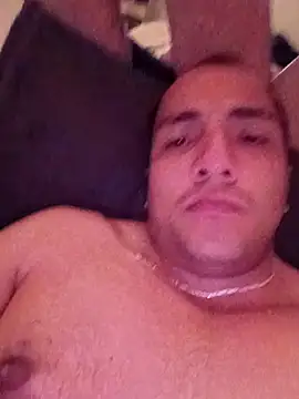 Snapshot of BisfR chatting on 12/19/25, 04:25 BisfR online show from 12/19/25, 04:25