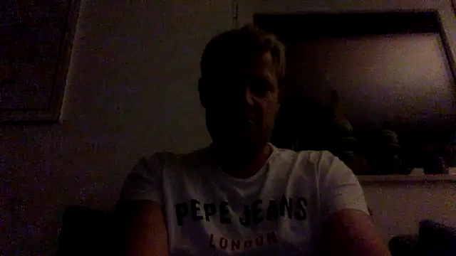 Snapshot of tomte6 chatting on 12/19/25, 07:43 tomte6 online show from 12/19/25, 07:43