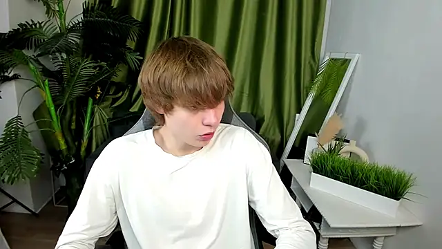 Snapshot of andyyzzz chatting on 07/05/26, 06:59 andyyzzz online show from 07/05/26, 06:59