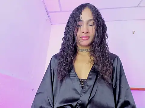 Snapshot of lyanablucs1 chatting on 12/20/25, 12:45 lyanablucs1 online show from 12/20/25, 12:45