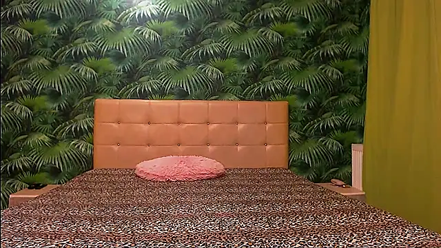 Snapshot of Stella_John chatting on 01/20/25, 05:48 Stella John online show from 01/20/25, 05:48