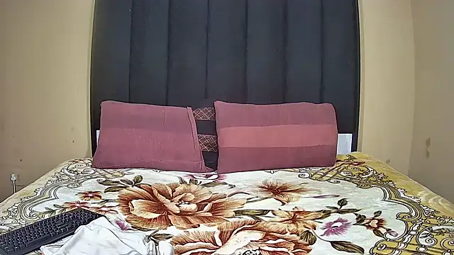 DesiredQueen27 online show from 03/18/26, 01:36