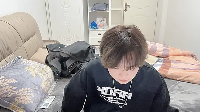 Snapshot of junnan001 chatting on 12/20/25, 03:19 junnan001 online show from 12/20/25, 03:19