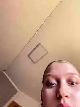 Snapshot of EmmiPemmi chatting on 12/21/25, 01:51 EmmiPemmi online show from 12/21/25, 01:51