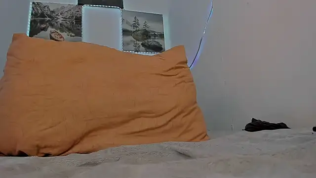 Snapshot of RedAssHottie chatting on 02/25/25, 10:15 RedAssHottie online show from 02/25/25, 10:15