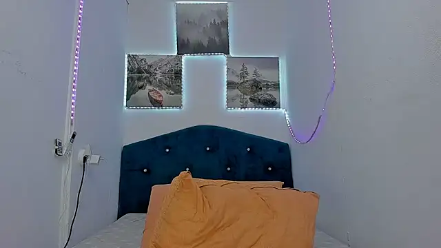 Snapshot of RedAssHottie chatting on 03/13/25, 04:05 RedAssHottie online show from 03/13/25, 04:05