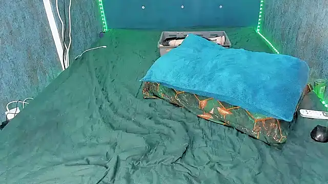 Snapshot of RedAssHottie chatting on 10/15/25, 02:55 RedAssHottie online show from 10/15/25, 02:55