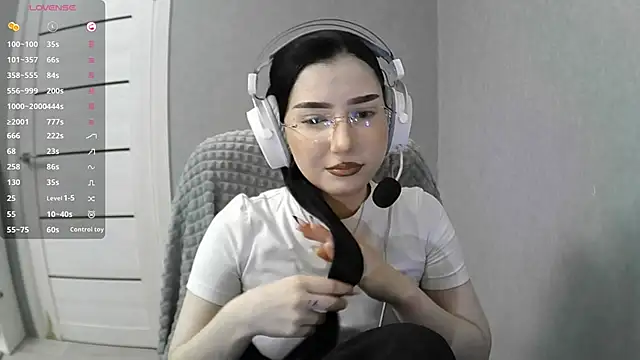 Snapshot of FaviolaHurl chatting on 12/20/25, 06:04 FaviolaHurl online show from 12/20/25, 06:04