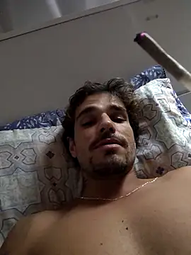 Snapshot of passarodefogo chatting on 12/22/25, 06:43 passarodefogo online show from 12/22/25, 06:43