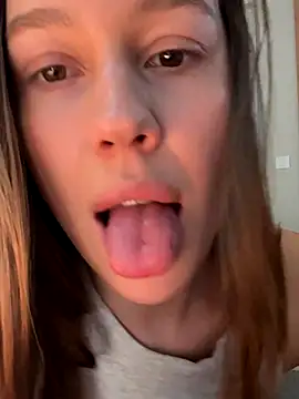 Snapshot of Ann_web chatting on 12/21/25, 05:31 Ann web online show from 12/21/25, 05:31