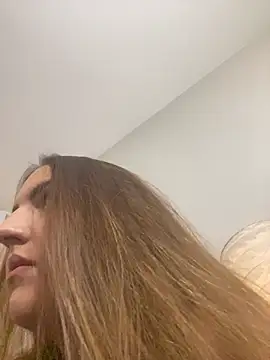 Snapshot of AliceAlicee chatting on 12/21/25, 01:07 AliceAlicee online show from 12/21/25, 01:07