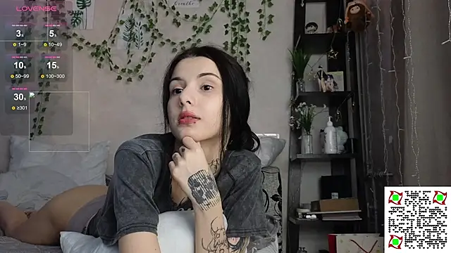 Snapshot of LeonaHinnes chatting on 01/11/26, 01:49 LeonaHinnes online show from 01/11/26, 01:49