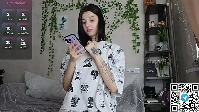 LeonaHinnes online show from 04/17/26, 11:02