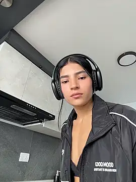 Snapshot of Ema_Rose_ chatting on 06/15/26, 07:16 Ema Rose online show from 06/15/26, 07:16