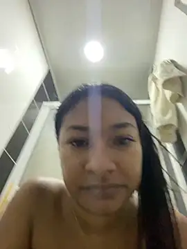 Snapshot of arianax20 chatting on 12/21/25, 02:46 arianax20 online show from 12/21/25, 02:46