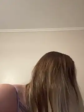 Snapshot of merabel1995 chatting on 12/21/25, 05:42 merabel1995 online show from 12/21/25, 05:42