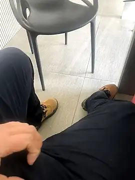 Snapshot of cyclops86 chatting on 12/21/25, 12:23 cyclops86 online show from 12/21/25, 12:23