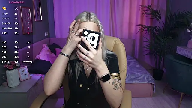 Leslie Caronn online show from 04/13/26, 07:47