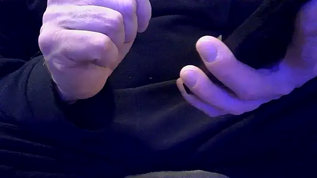 Snapshot of pipino76 chatting on 12/21/25, 09:33 pipino76 online show from 12/21/25, 09:33