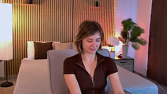 EmeraldGlow online show from 04/13/26, 02:55