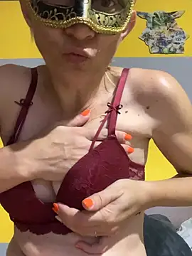 Snapshot of SexyMamiVee chatting on 07/18/26, 05:39 SexyMamiVee online show from 07/18/26, 05:39