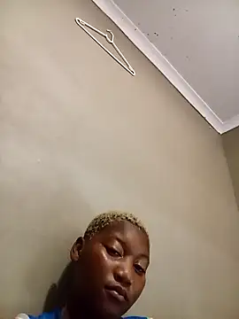 Snapshot of goldenstrips295 chatting on 01/13/26, 10:31 goldenstrips295 online show from 01/13/26, 10:31