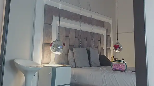 ElenaWatsonn online show from 03/24/26, 08:25