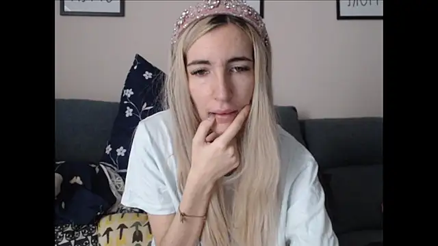 BarbieBlondieGirl online show from 06/17/26, 02:51