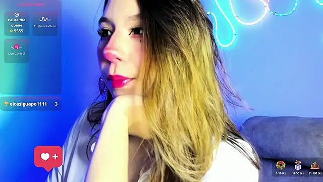 Snapshot of EMMA-COO chatting on 12/22/25, 06:21 EMMA-COO online show from 12/22/25, 06:21