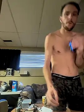 Snapshot of HungGuy1999 chatting on 12/22/25, 08:28 HungGuy1999 online show from 12/22/25, 08:28