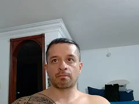 Snapshot of gonzzohunterr chatting on 05/22/26, 01:35 gonzzohunterr online show from 05/22/26, 01:35