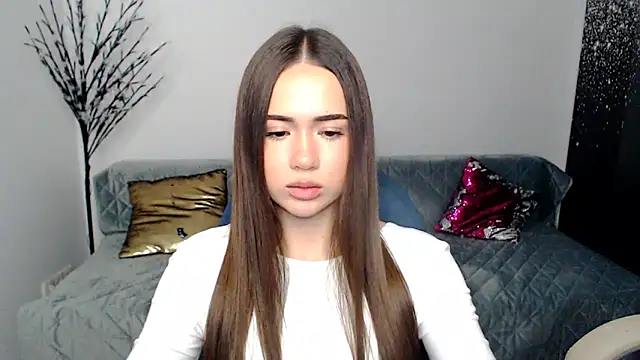 Snapshot of heiley_love chatting on 12/22/25, 04:15 heiley love online show from 12/22/25, 04:15