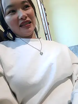 Snapshot of oh-july chatting on 12/22/25, 09:28 oh-july online show from 12/22/25, 09:28