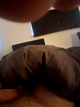 Snapshot of bittengirls chatting on 12/22/25, 09:28 bittengirls online show from 12/22/25, 09:28