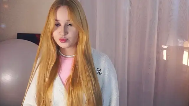 Snapshot of NeliaStarnaud chatting on 12/22/25, 03:53 NeliaStarnaud online show from 12/22/25, 03:53