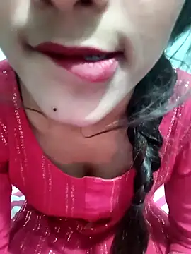 Snapshot of Yours-Zeenat chatting on 01/13/26, 05:24 Yours-Zeenat online show from 01/13/26, 05:24