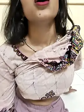 Yours-Zeenat online show from 04/24/26, 10:39