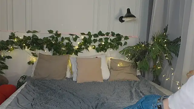 Snapshot of Zoe__Page chatting on 01/17/26, 02:11 Zoe Page online show from 01/17/26, 02:11