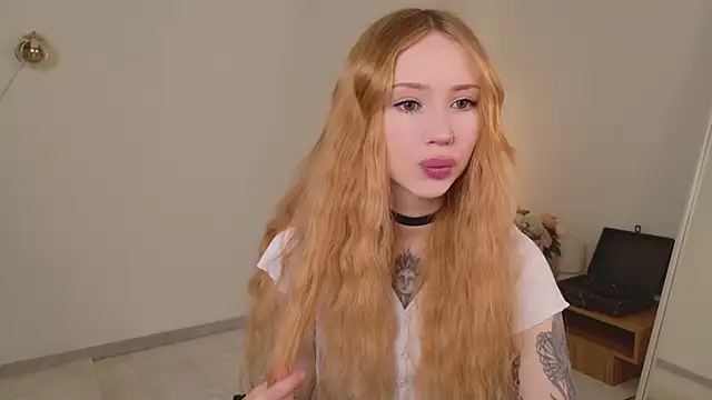 Snapshot of Zoe__Page chatting on 02/02/26, 01:32 Zoe Page online show from 02/02/26, 01:32