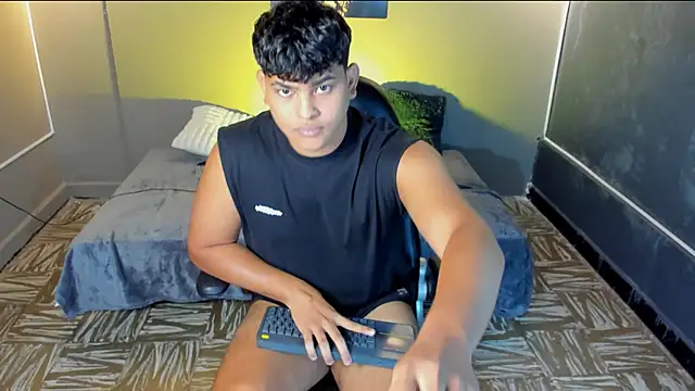 Snapshot of Nicole_and_thiago1 chatting on 02/15/26, 09:22 Nicole and thiago1 online show from 02/15/26, 09:22