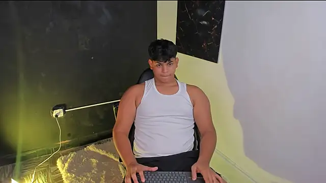 Snapshot of Nicole_and_thiago1 chatting on 02/18/26, 09:00 Nicole and thiago1 online show from 02/18/26, 09:00