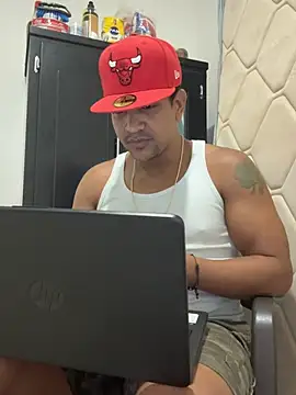 Snapshot of bigdick211292 chatting on 07/10/26, 02:05 bigdick211292 online show from 07/10/26, 02:05