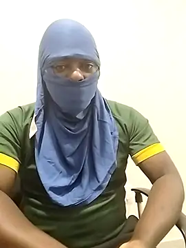 Snapshot of Bra-G chatting on 12/22/25, 08:50 Bra-G online show from 12/22/25, 08:50