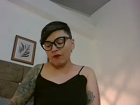 kat paradise online show from 04/25/26, 02:14