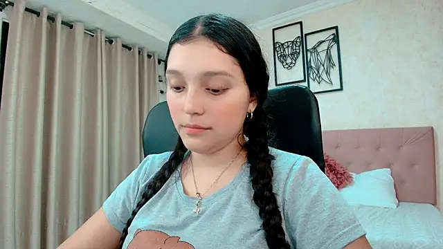 Snapshot of littlemolly_walcott chatting on 03/03/26, 12:28 littlemolly walcott online show from 03/03/26, 12:28