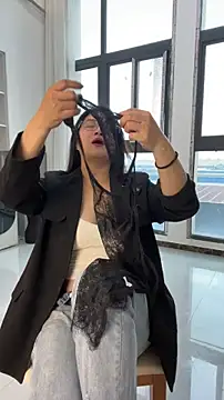 mo-mo-69 online show from 04/15/26, 06:53