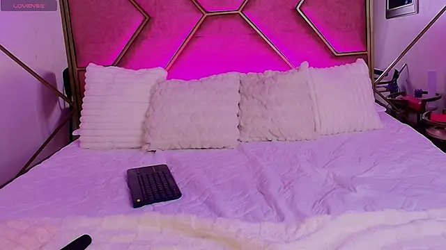 kitty whitte online show from 03/17/26, 06:44