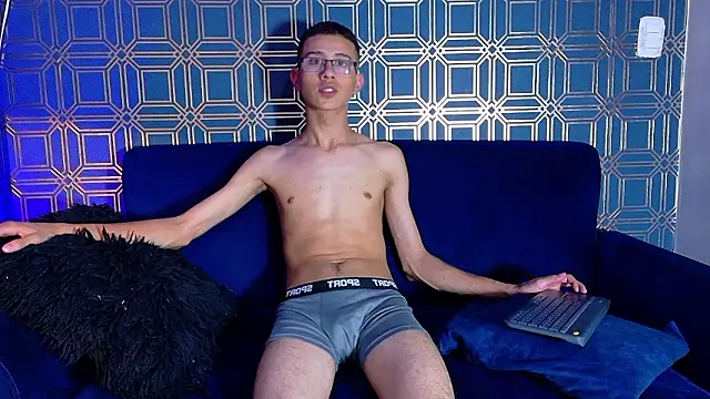 Snapshot of asher_lux chatting on 02/05/26, 08:13 asher lux online show from 02/05/26, 08:13