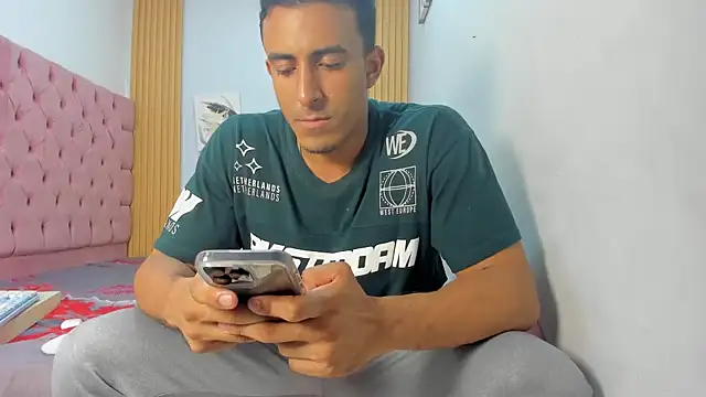 Snapshot of axelsavage042 chatting on 01/07/26, 08:22 axelsavage042 online show from 01/07/26, 08:22