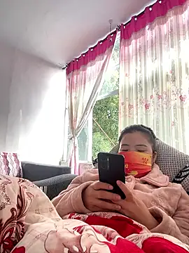 Snapshot of Faded_pink chatting on 01/16/26, 01:53 Faded pink online show from 01/16/26, 01:53